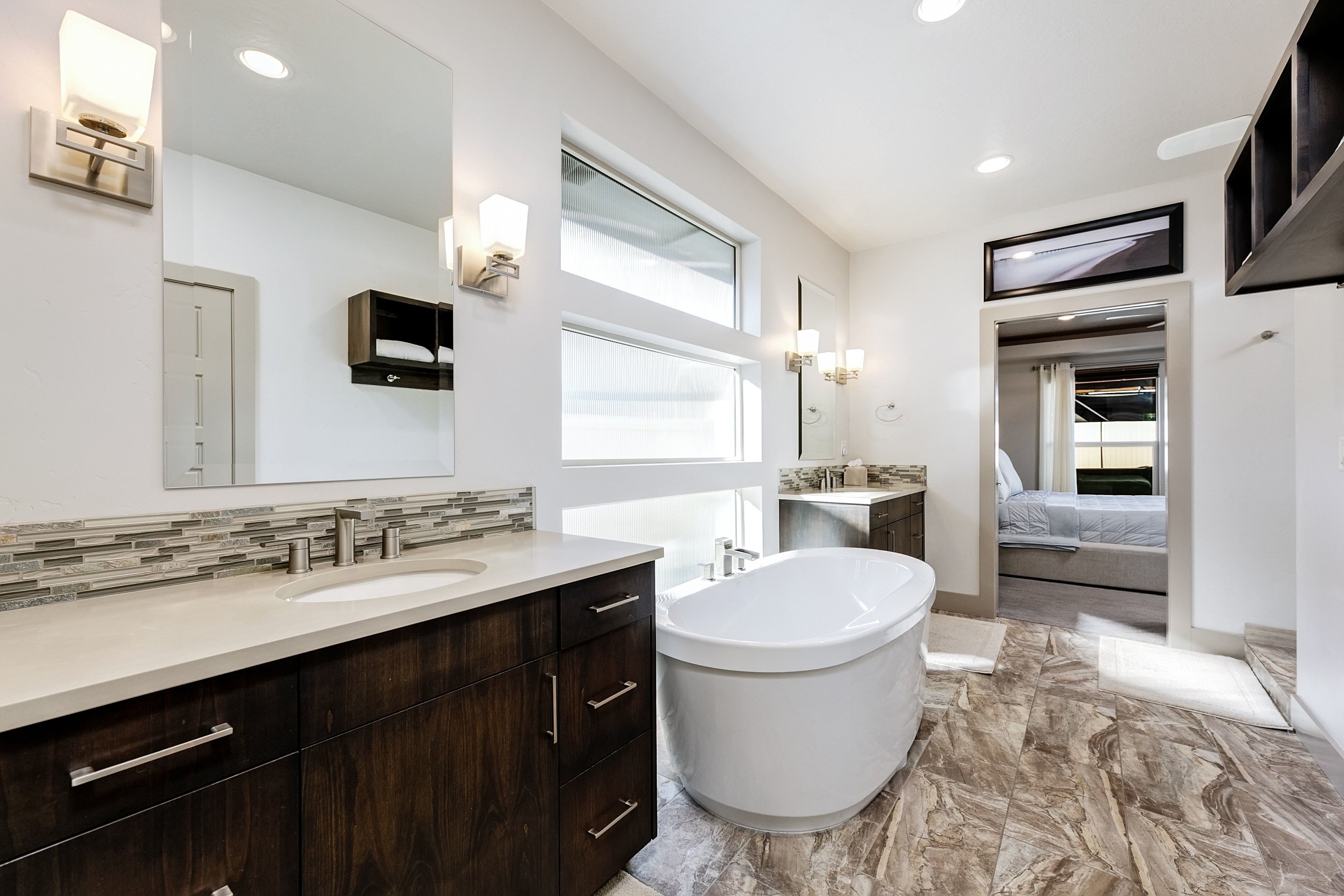  Beautiful Single Level - Former Builder Model Home - 物件實景