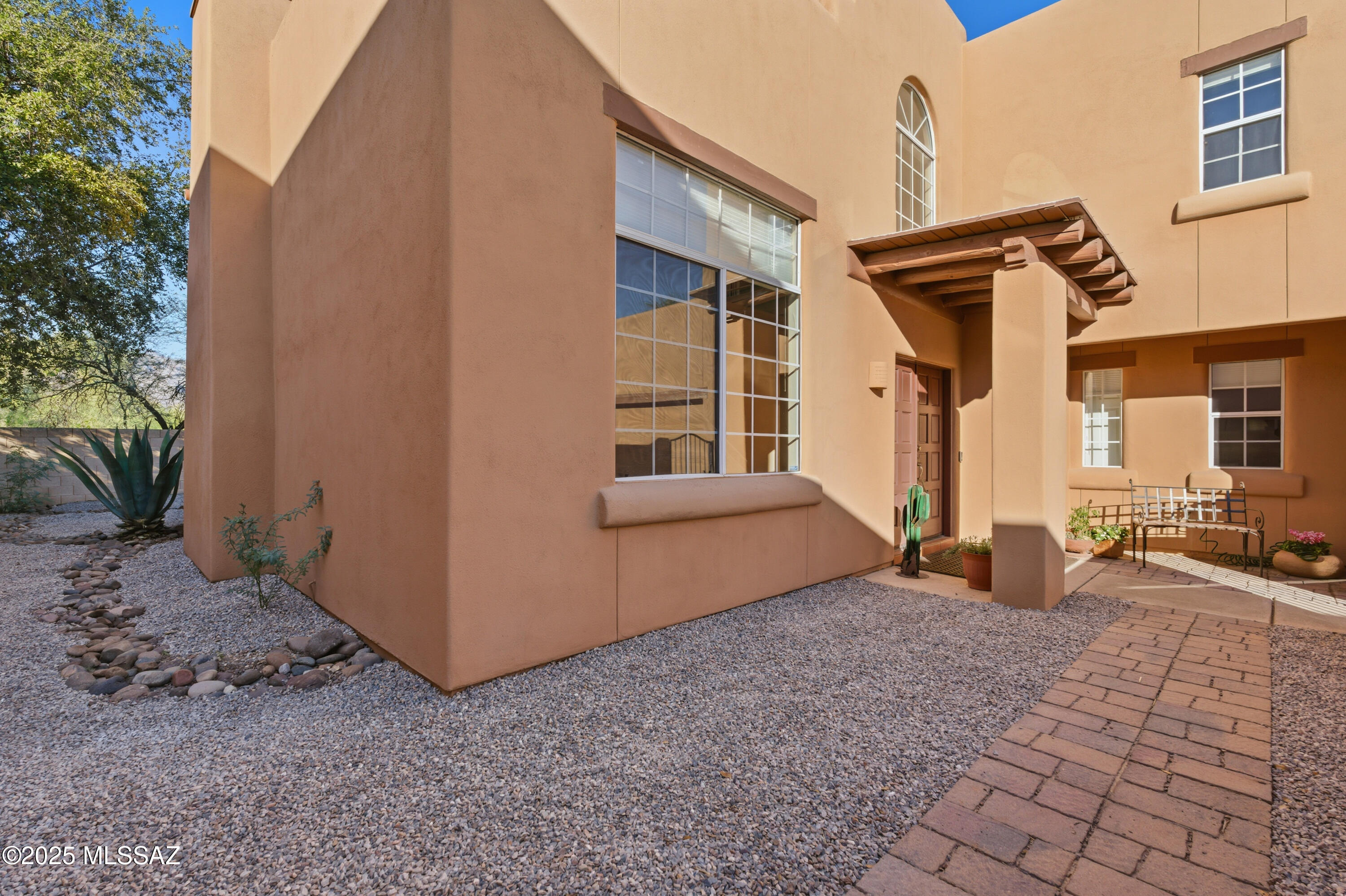 Tucson, Arizona, 85712, United States, 4 Bedrooms Bedrooms, ,3 BathroomsBathrooms,Residential,For Sale,1989179