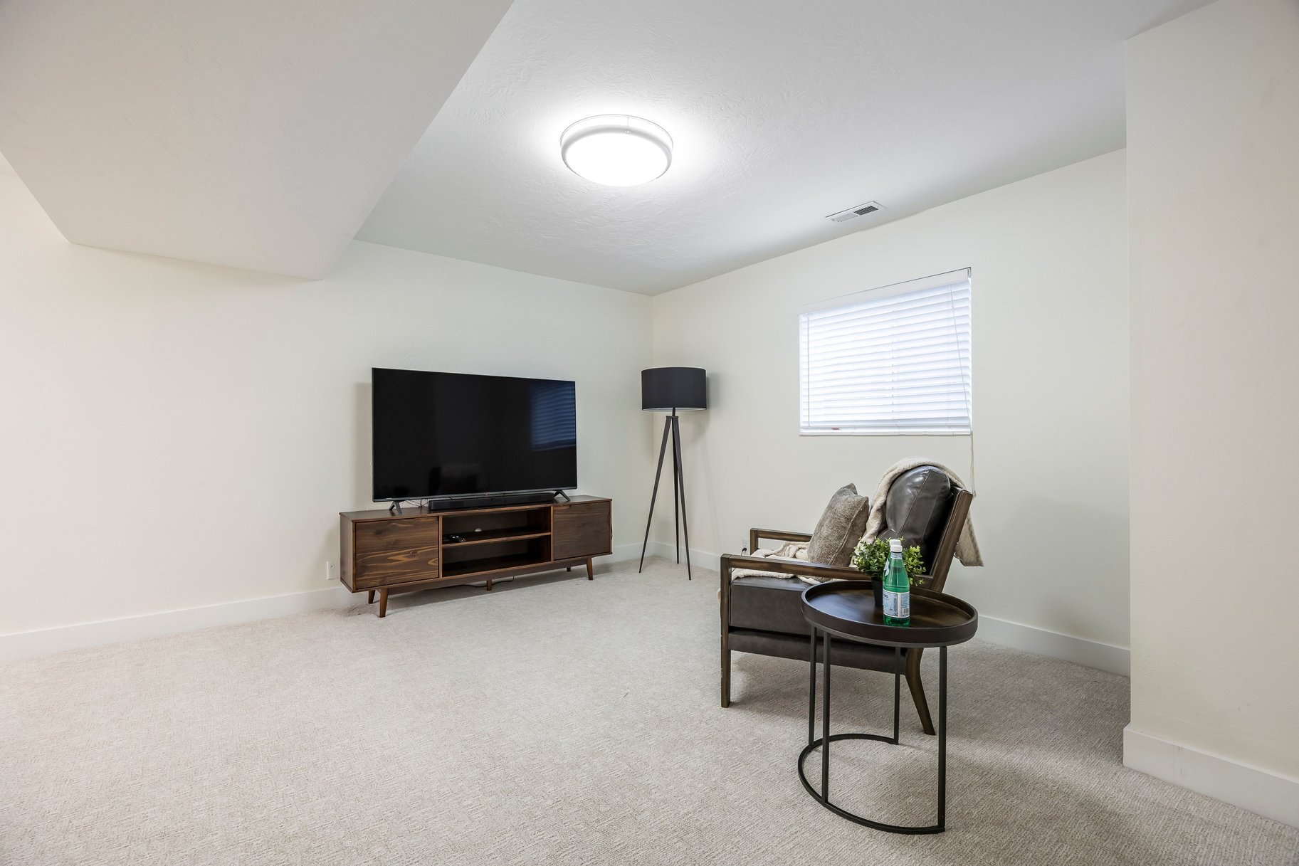  Rarely Available Harvest Lane Rambler Main-Level Living - 物件實景