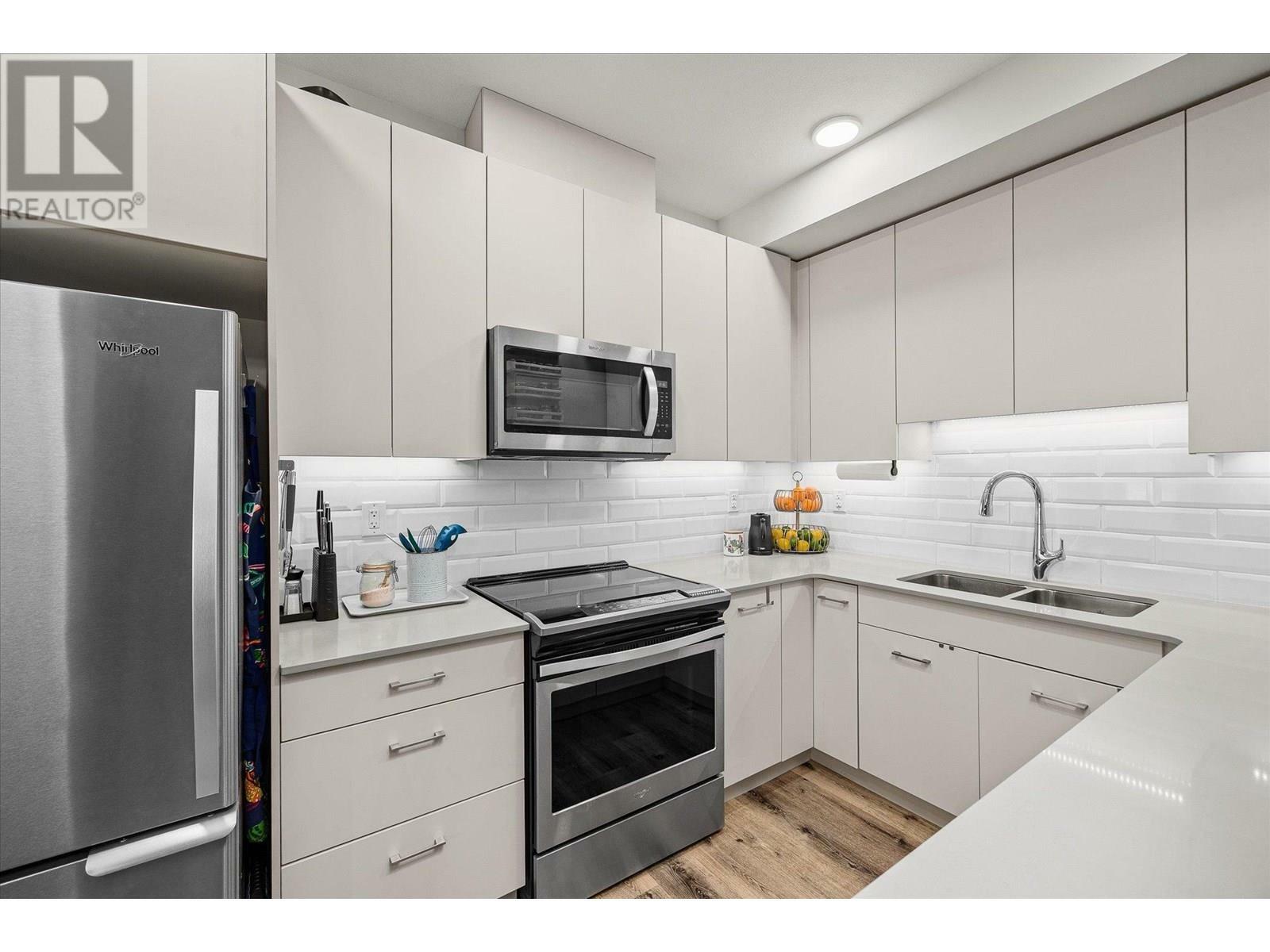 KELOWNA, British Columbia, V1V 2E6, CA, 2 Bedrooms Bedrooms, ,2 BathroomsBathrooms,Residential,For Sale,1961044