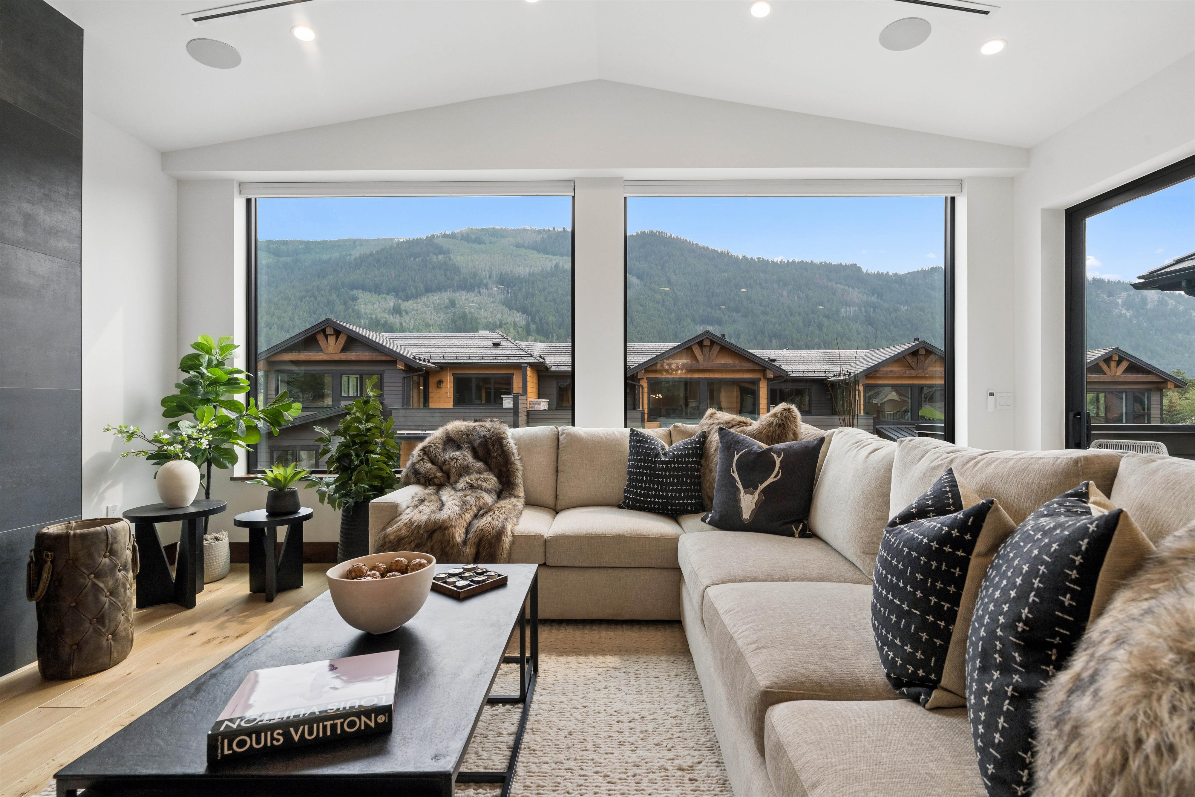  Contemporary architecture meets effortless mountain living at The Kestrel - 物件實景