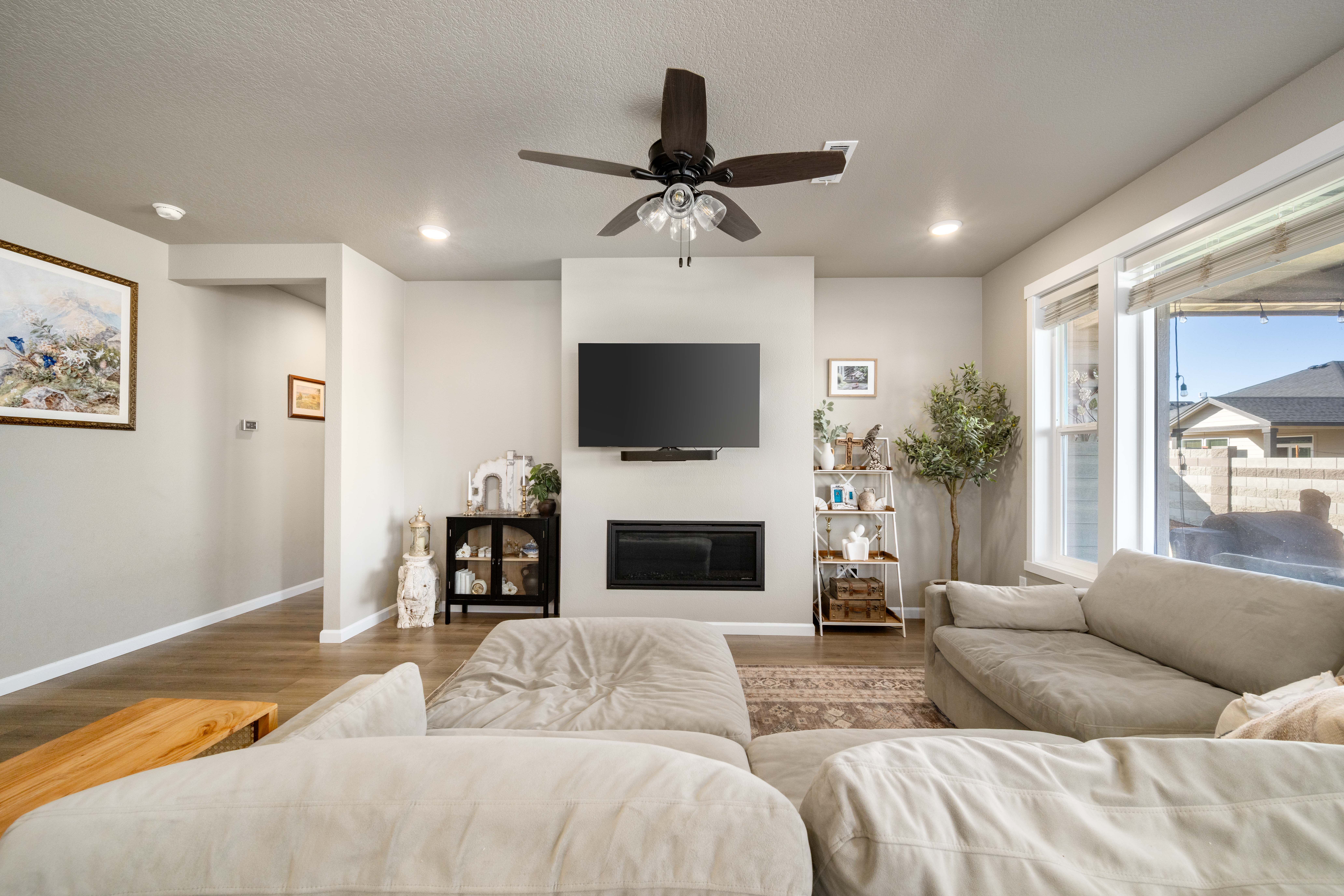  2024 West Richland Gem + RV Parking - 物件實景