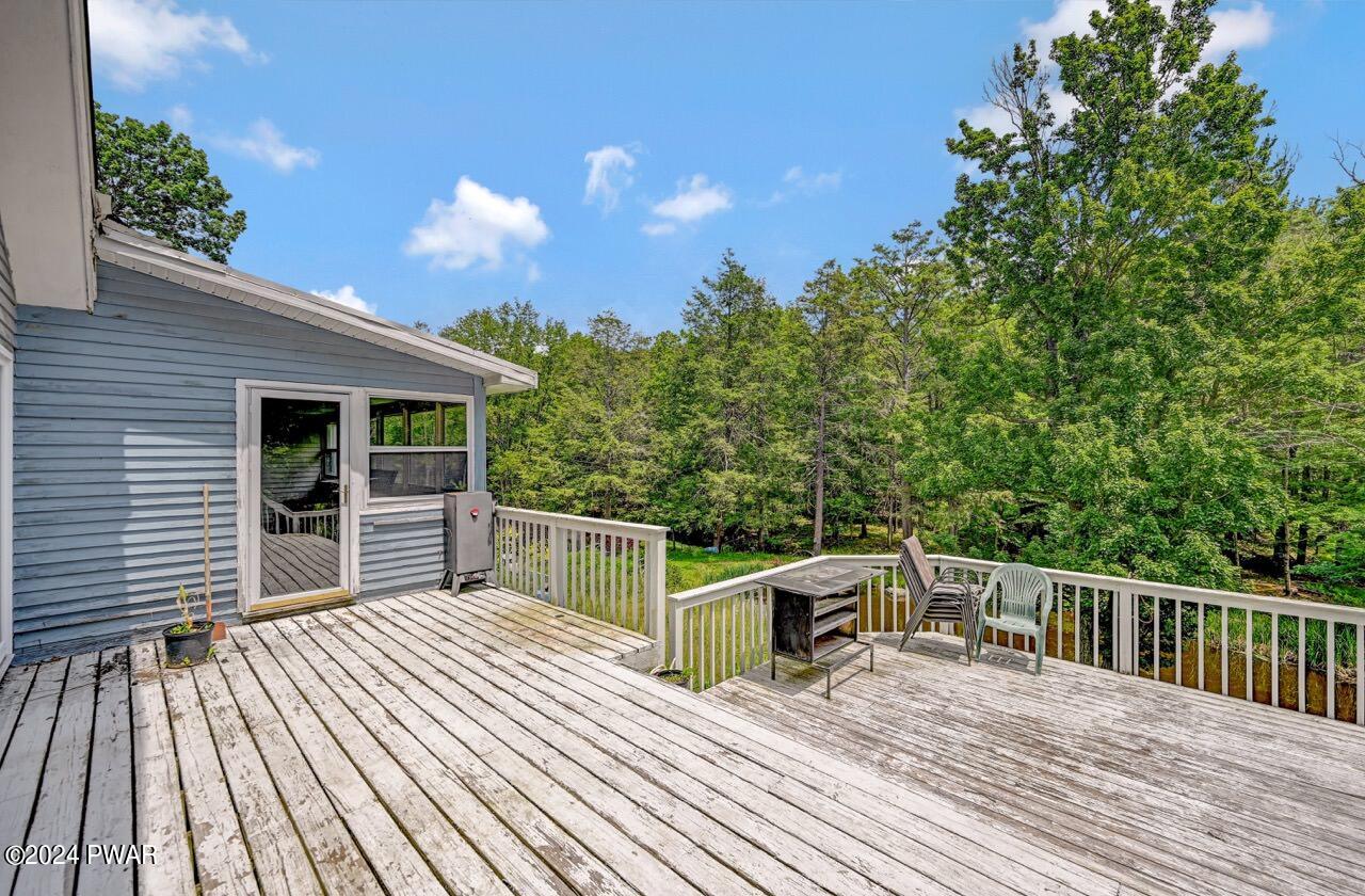 Hawley, Pennsylvania, 18428, United States, 5 Bedrooms Bedrooms, ,4 BathroomsBathrooms,Residential,For Sale,1979290