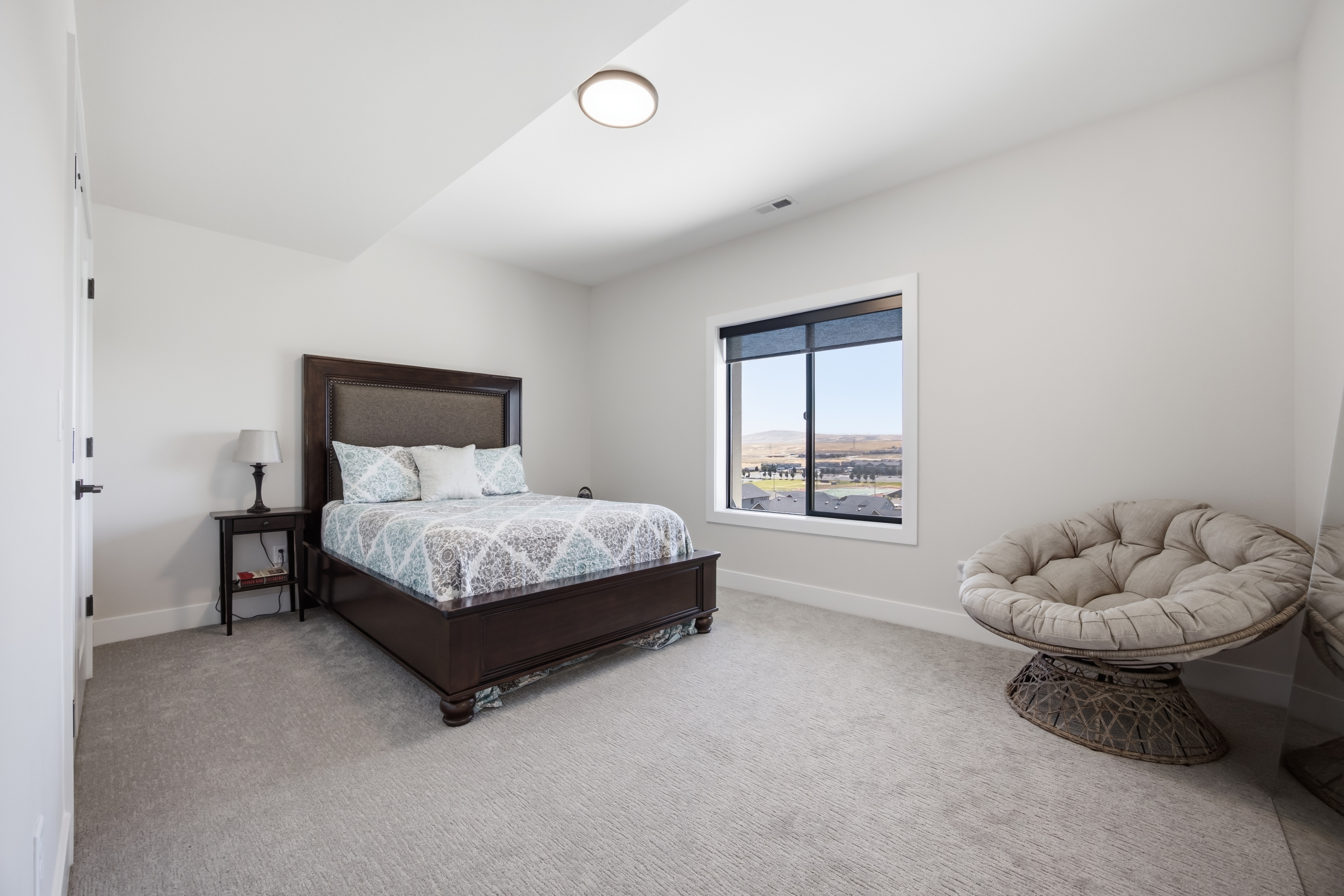  Discover This Stunning Resale Prodigy Homes Aria Basement Model - 物件實景