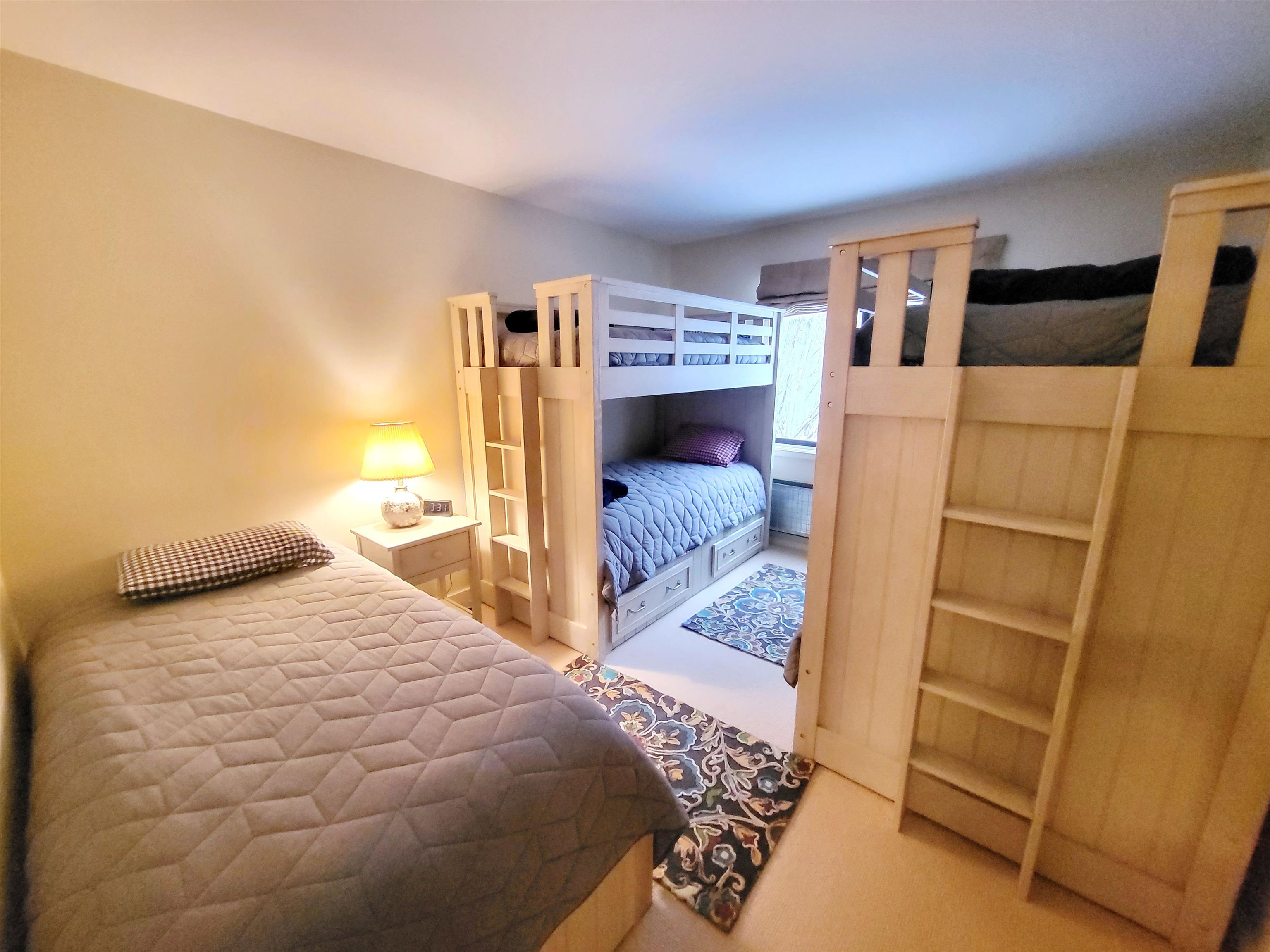 Lincoln, New Hampshire, 03251, United States, 5 Bedrooms Bedrooms, ,2 BathroomsBathrooms,Residential,For Sale,2003487