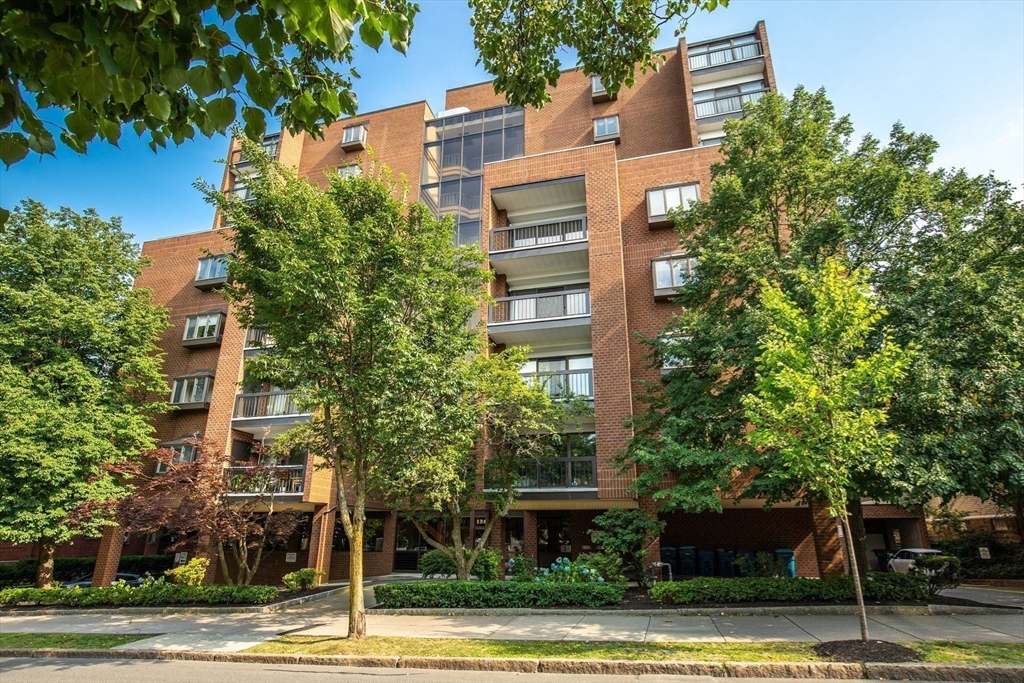 Brookline, Massachusetts, 02446, United States, 2 Bedrooms Bedrooms, ,2 BathroomsBathrooms,Residential,For Sale,1920109