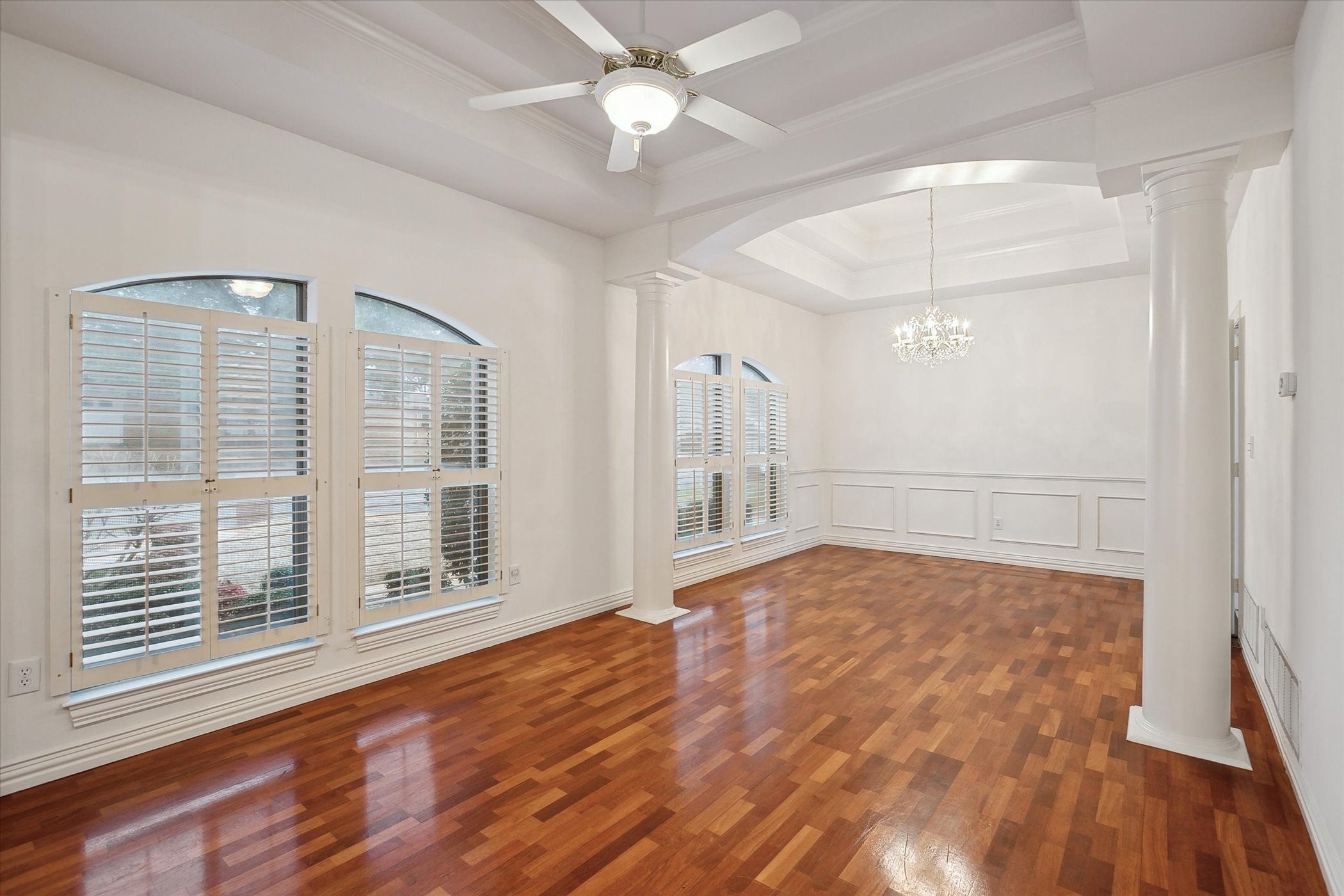 Denton, Texas, 76205, United States, 4 Bedrooms Bedrooms, ,4 BathroomsBathrooms,Residential,For Sale,1981171