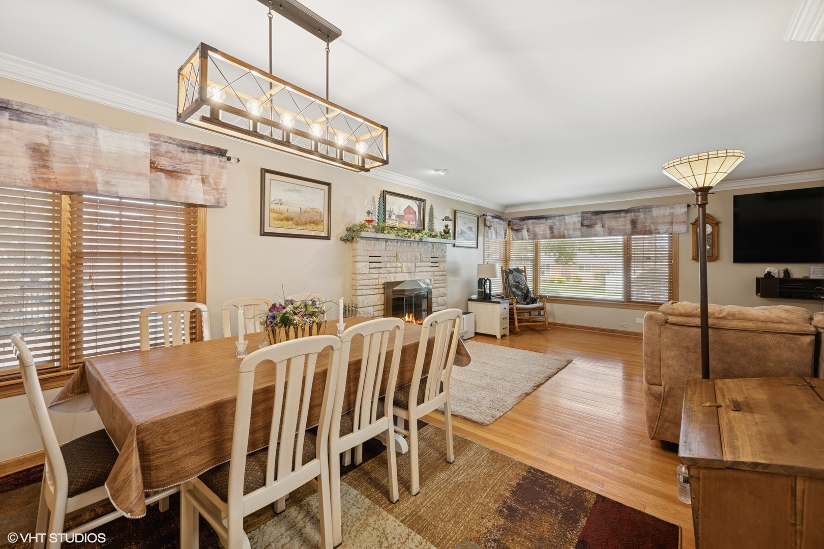 Oak Lawn, Illinois, 60453, United States, 5 Bedrooms Bedrooms, ,4 BathroomsBathrooms,Residential,For Sale,1932429