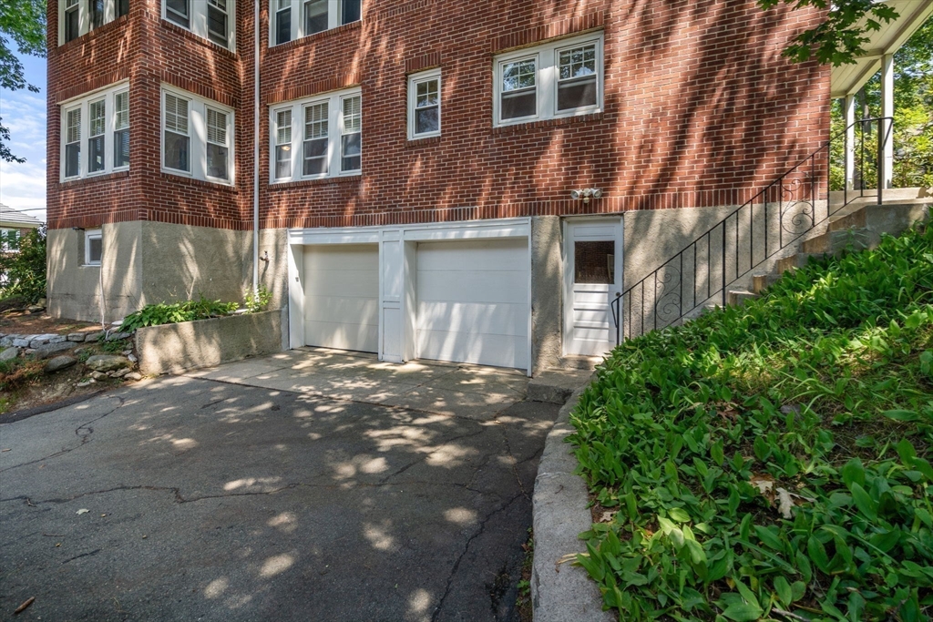 Newton, Massachusetts, 02458, United States, 2 Bedrooms Bedrooms, ,2 BathroomsBathrooms,Residential,For Sale,1906436