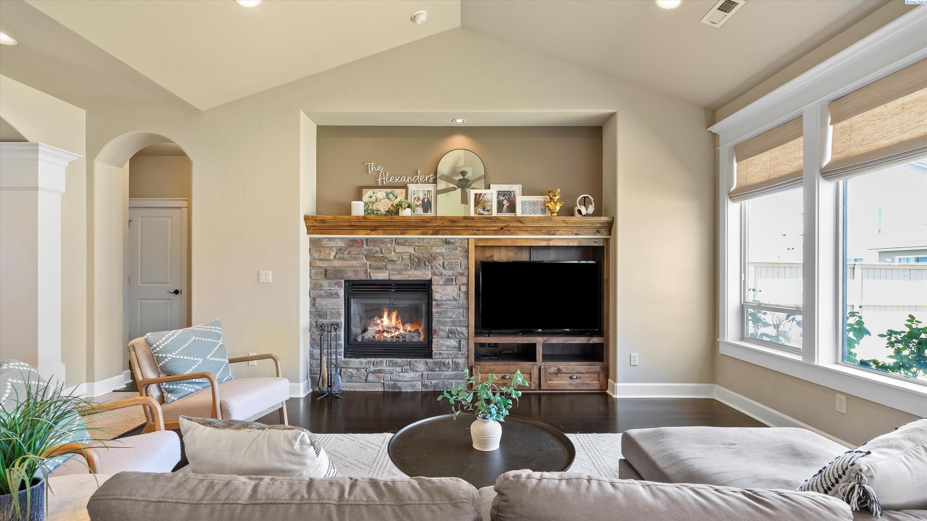 Richland, Washington, 99354, United States, 3 Bedrooms Bedrooms, ,2 BathroomsBathrooms,Residential,For Sale,1896289