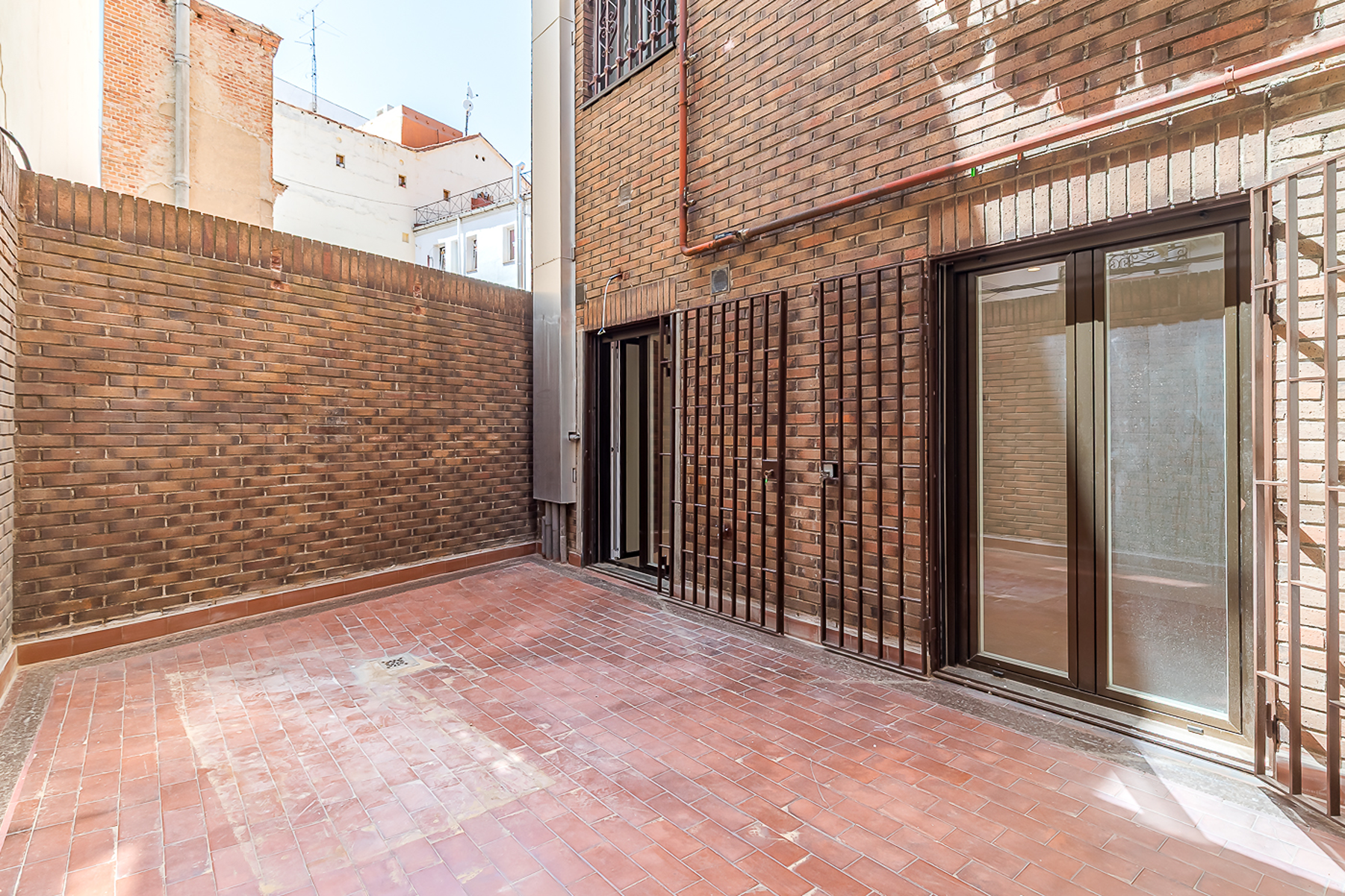  Flat with large terrace, balcony, parking, and storage room - 物件實景