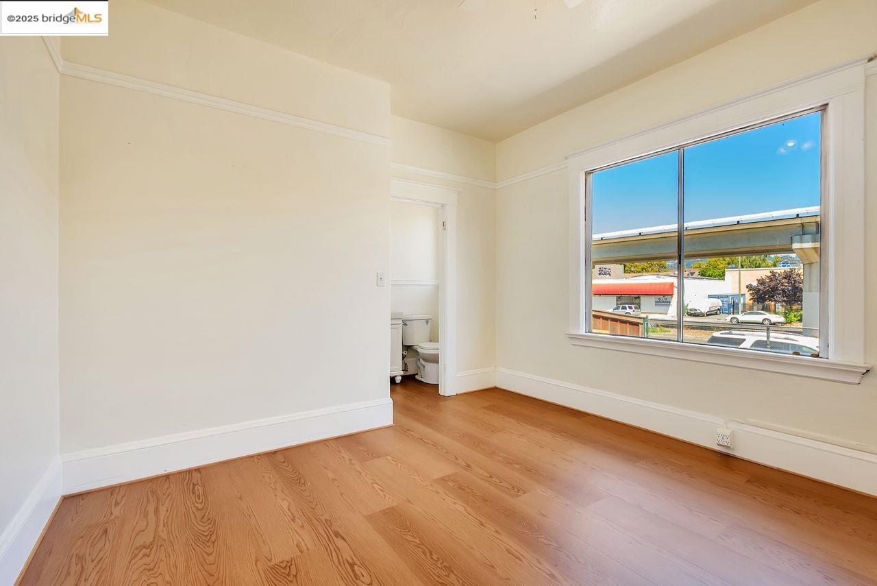 Oakland, California, 94608, United States, 6 Bedrooms Bedrooms, ,3 BathroomsBathrooms,Residential,For Sale,1939780