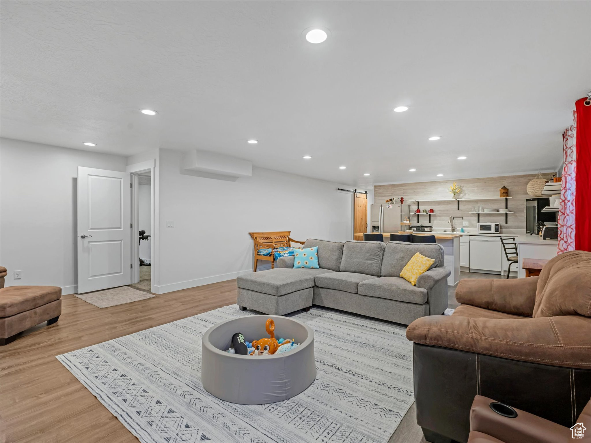 Grantsville, Utah, 84029, United States, 4 Bedrooms Bedrooms, ,3 BathroomsBathrooms,Residential,For Sale,1991039