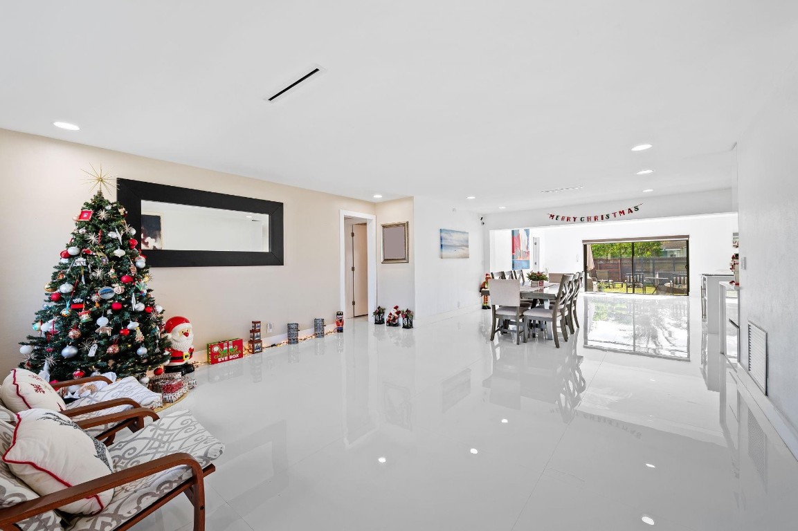 Hollywood, Florida, 33021, United States, 4 Bedrooms Bedrooms, ,2 BathroomsBathrooms,Residential,For Sale,2005930