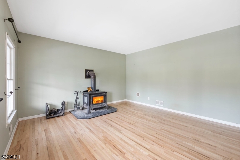 Lafayette Twp., New Jersey, 07848, United States, 5 Bedrooms Bedrooms, ,4 BathroomsBathrooms,Residential,For Sale,2003024