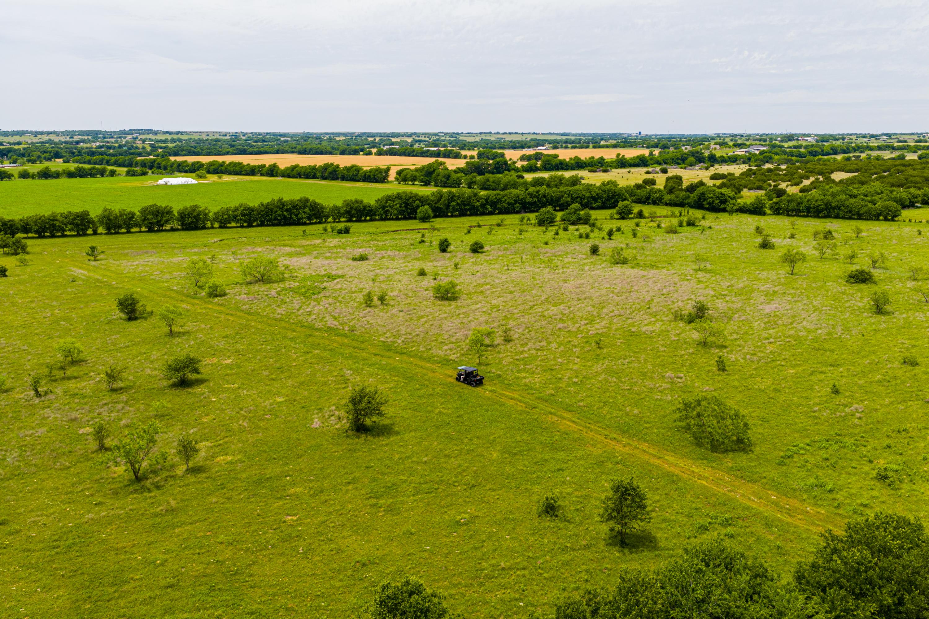  667 Acre Development Property With Two Miles Of Highway Frontage - 物件實景