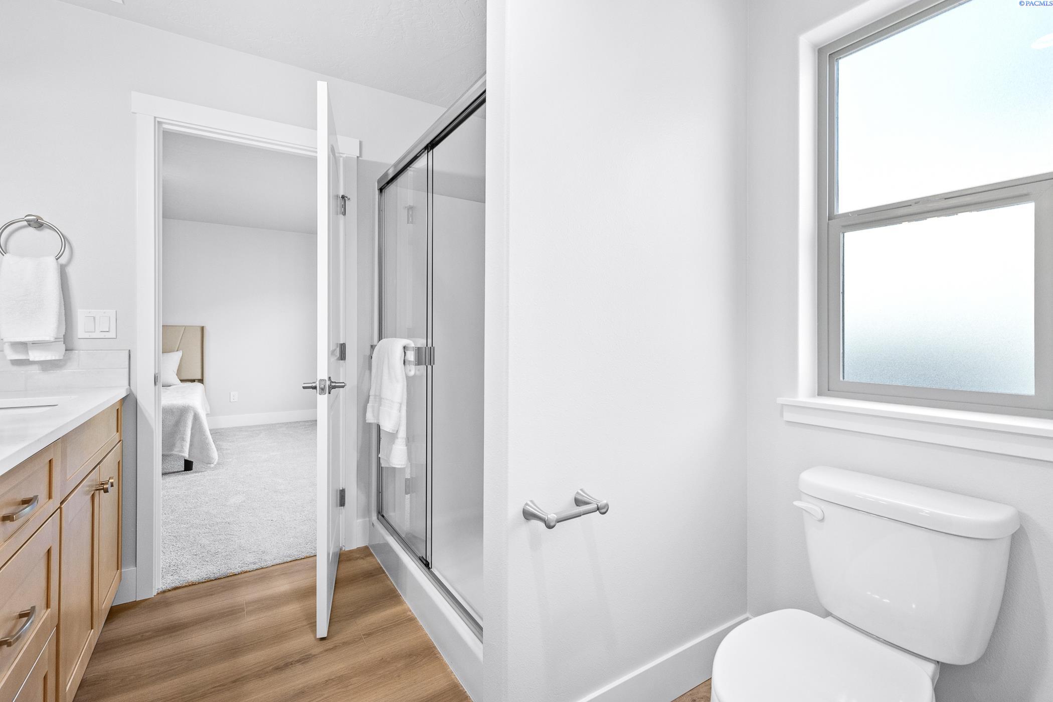 Kennewick, Washington, 99338, United States, 3 Bedrooms Bedrooms, ,1 BathroomBathrooms,Residential,For Sale,1969367