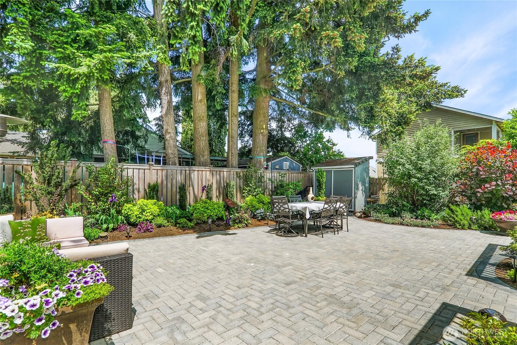 SEATTLE, Washington, 98103, United States, 4 Bedrooms Bedrooms, ,2 BathroomsBathrooms,Residential,For Sale,1874461