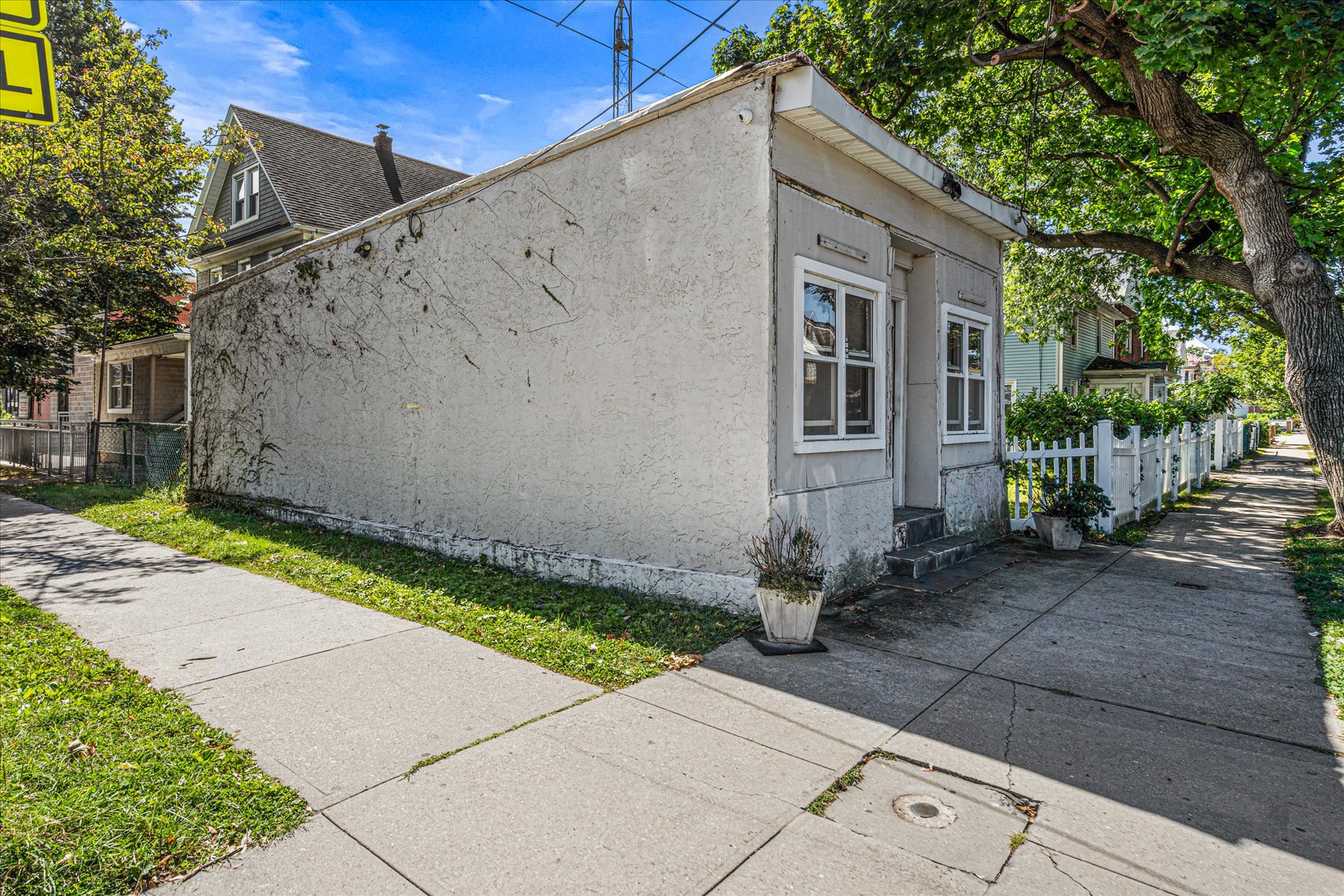  209-72 45th Drive, Bayside, NY, 11361 - 物件實景