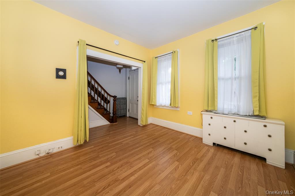 Bronx, New York, 10464, United States, 4 Bedrooms Bedrooms, ,Residential,For Sale,1937282