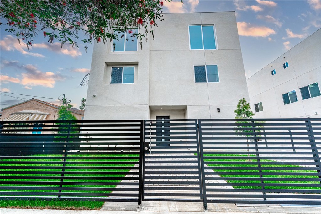GARDENA, California, 90247, United States, ,Residential,For Sale,1810571
