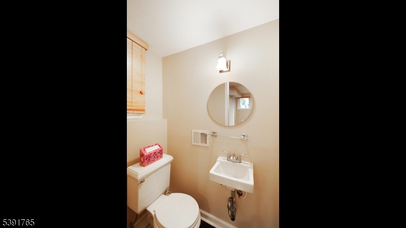 Fanwood Boro, New Jersey, 07023, United States, 3 Bedrooms Bedrooms, ,3 BathroomsBathrooms,Residential,For Sale,1987912