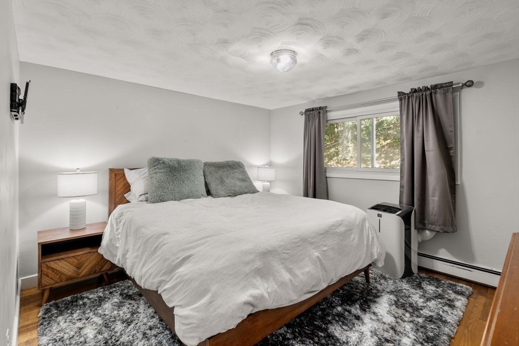 Waltham, Massachusetts, 02453, United States, 3 Bedrooms Bedrooms, ,2 BathroomsBathrooms,Residential,For Sale,1939650