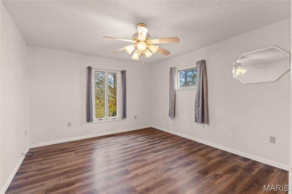 Farmington, Missouri, 63640, United States, 5 Bedrooms Bedrooms, ,3 BathroomsBathrooms,Residential,For Sale,1981523