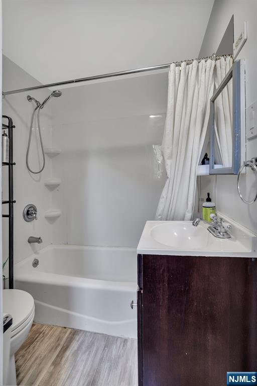 Allendale, New Jersey, 07401, United States, 2 Bedrooms Bedrooms, ,2 BathroomsBathrooms,Residential,For Sale,1829462