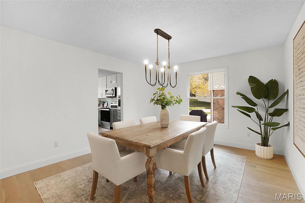 Ellisville, Missouri, 63011, United States, 4 Bedrooms Bedrooms, ,3 BathroomsBathrooms,Residential,For Sale,1989031