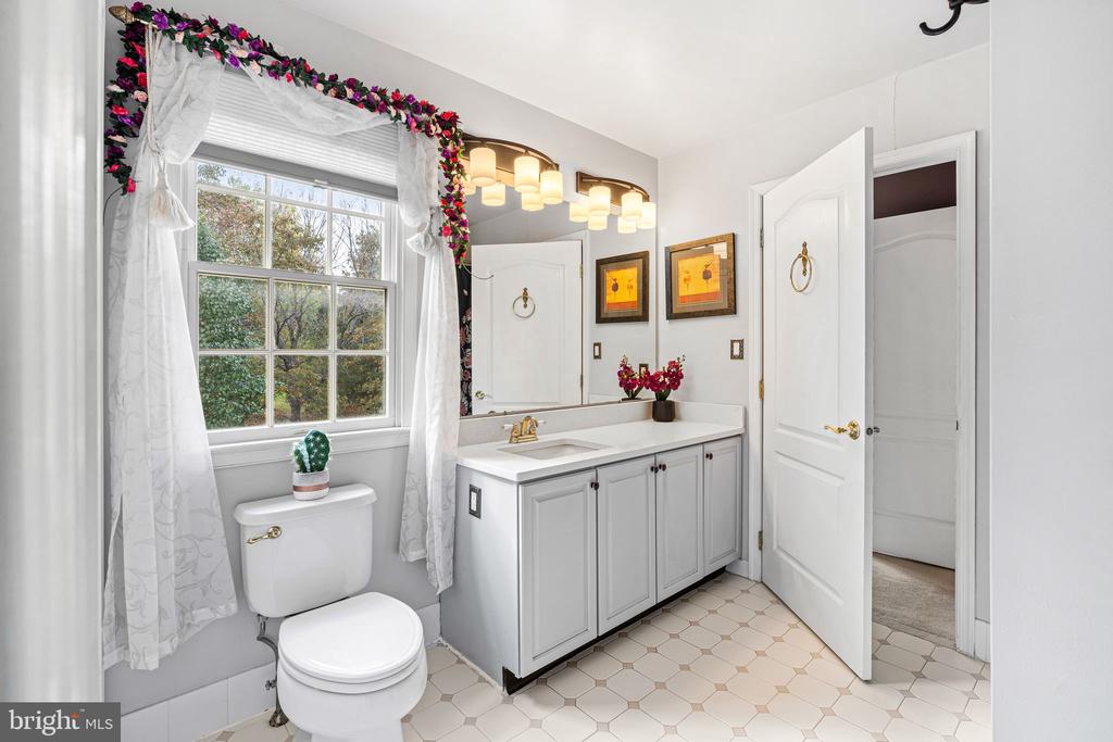 New Hope, Pennsylvania, 18938, United States, 4 Bedrooms Bedrooms, ,5 BathroomsBathrooms,Residential,For Sale,1987976