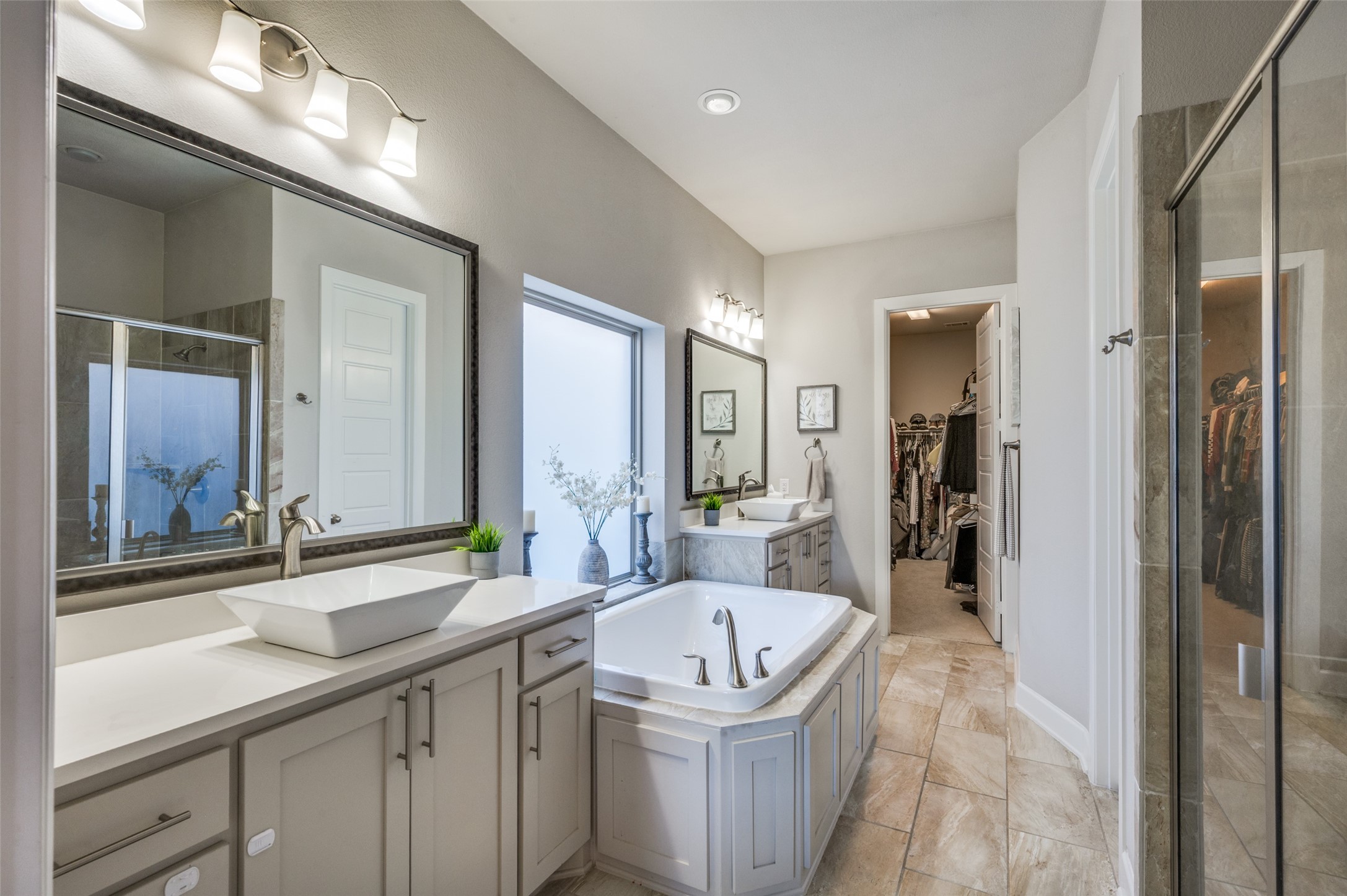 Arlington, Texas, 76005, United States, 4 Bedrooms Bedrooms, ,4 BathroomsBathrooms,Residential,For Sale,1857348