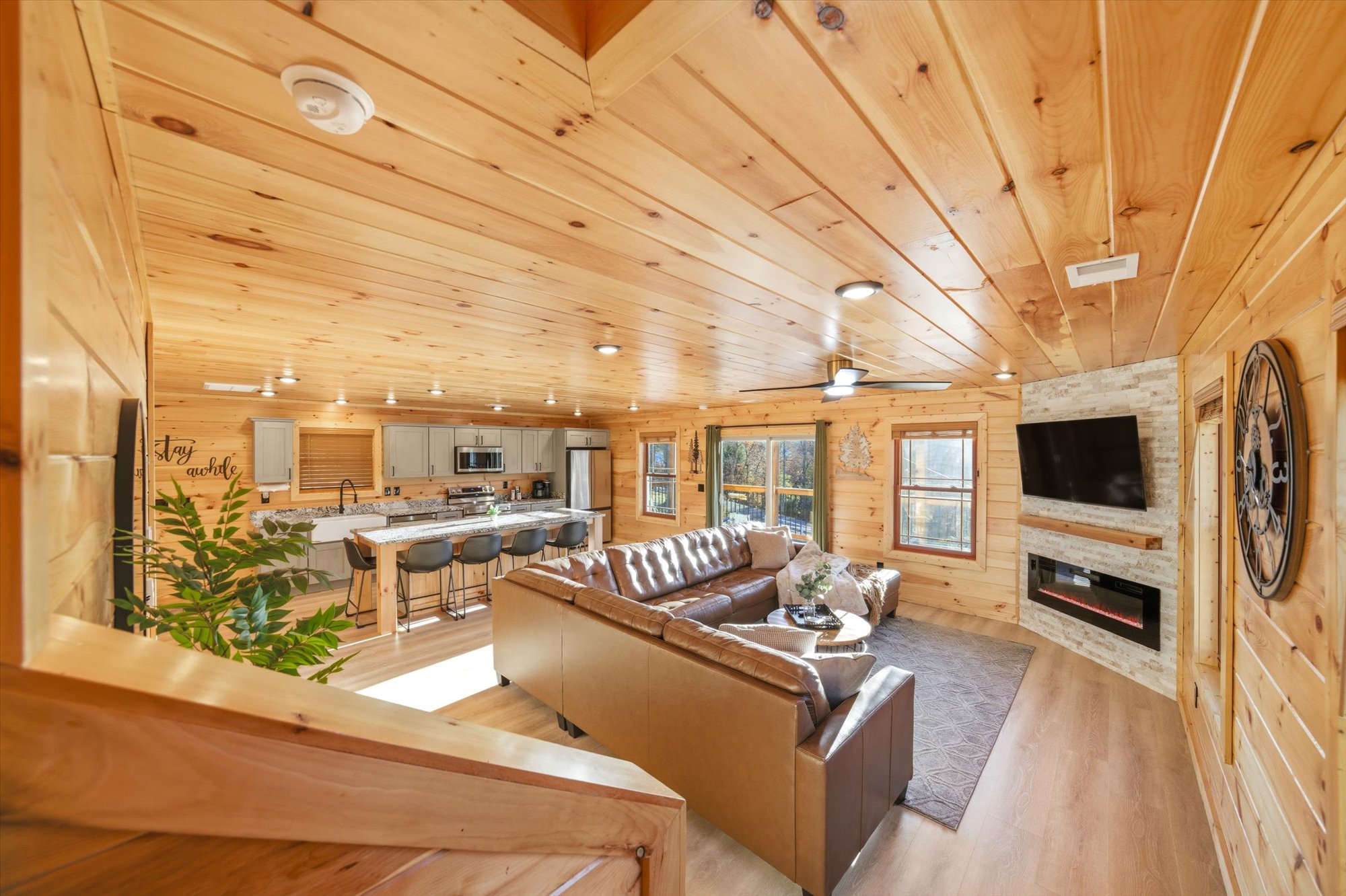 Sevierville, Tennessee, 37862, United States, 2 Bedrooms Bedrooms, ,2 BathroomsBathrooms,Residential,For Sale,1992770