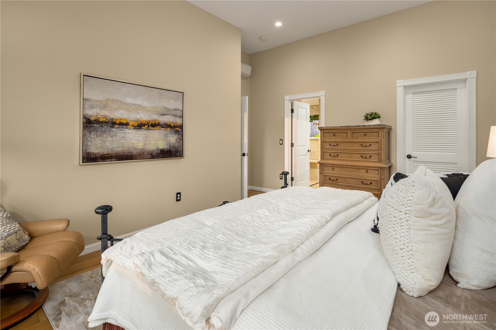 Mercer Island, Washington, 98040, United States, 4 Bedrooms Bedrooms, ,1 BathroomBathrooms,Residential,For Sale,1901418