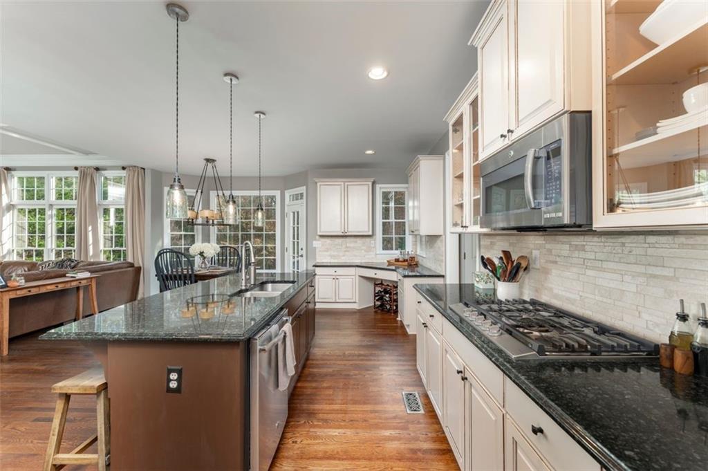 Marietta, Georgia, 30064, United States, 5 Bedrooms Bedrooms, ,5 BathroomsBathrooms,Residential,For Sale,2003371