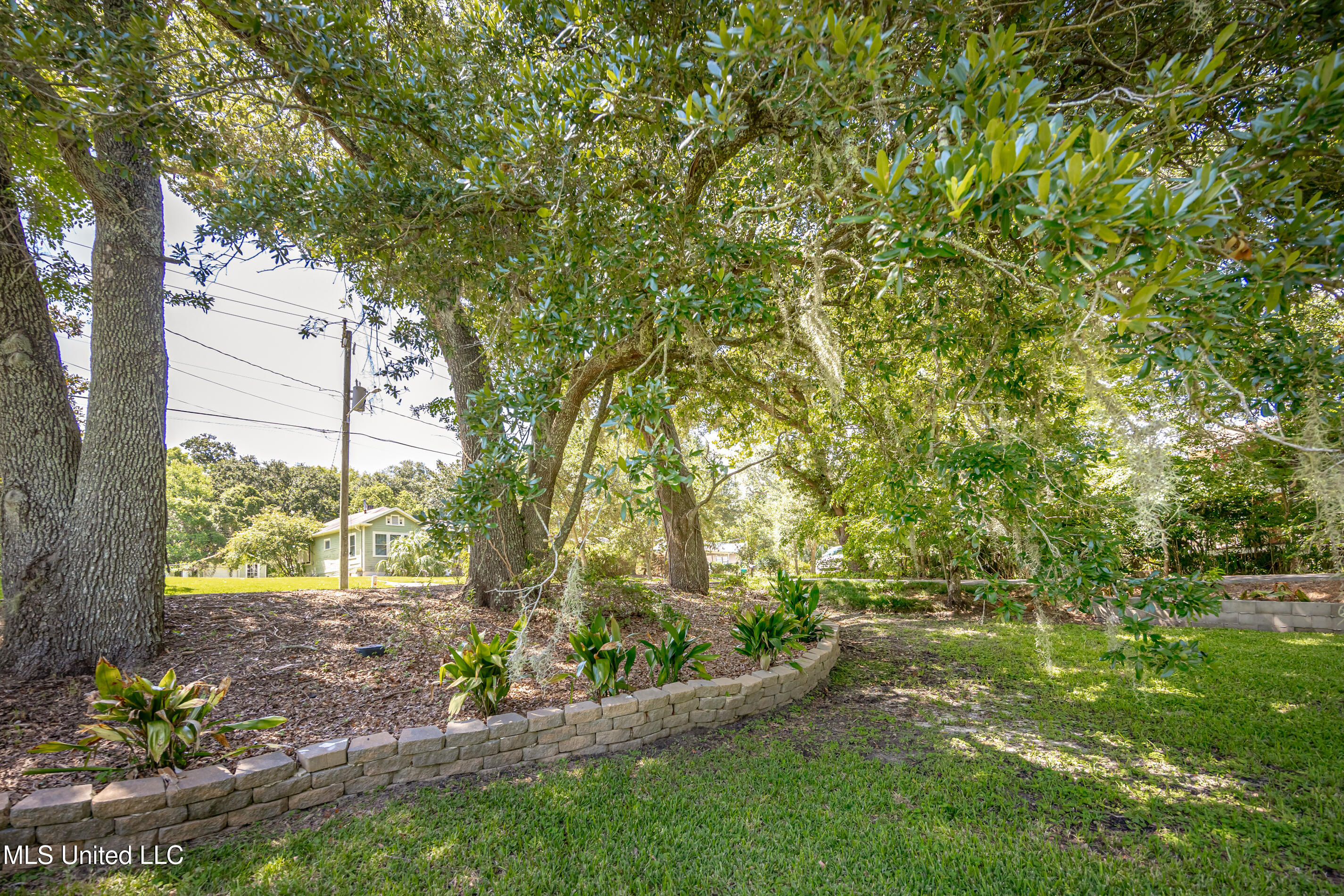 Ocean Springs, Mississippi, 39564, United States, 3 Bedrooms Bedrooms, ,3 BathroomsBathrooms,Residential,For Sale,1903607