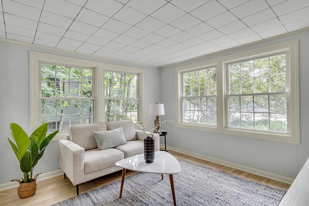 Newton, Massachusetts, 02461, United States, 3 Bedrooms Bedrooms, ,2 BathroomsBathrooms,Residential,For Sale,1940775