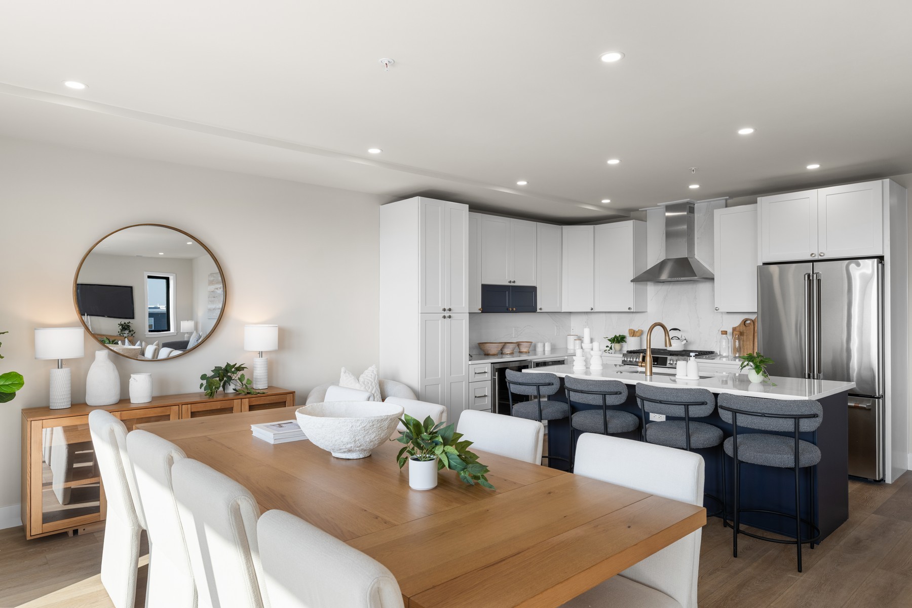  323 E Oak Avenue Unit 201 - 物件實景