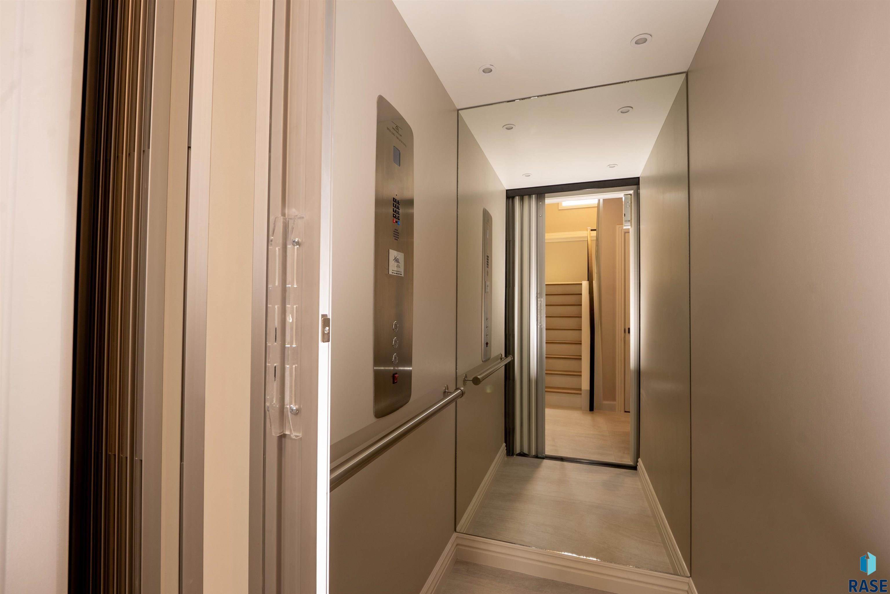 Sioux Falls, South Dakota, 57106, United States, ,Residential,For Sale,1986219