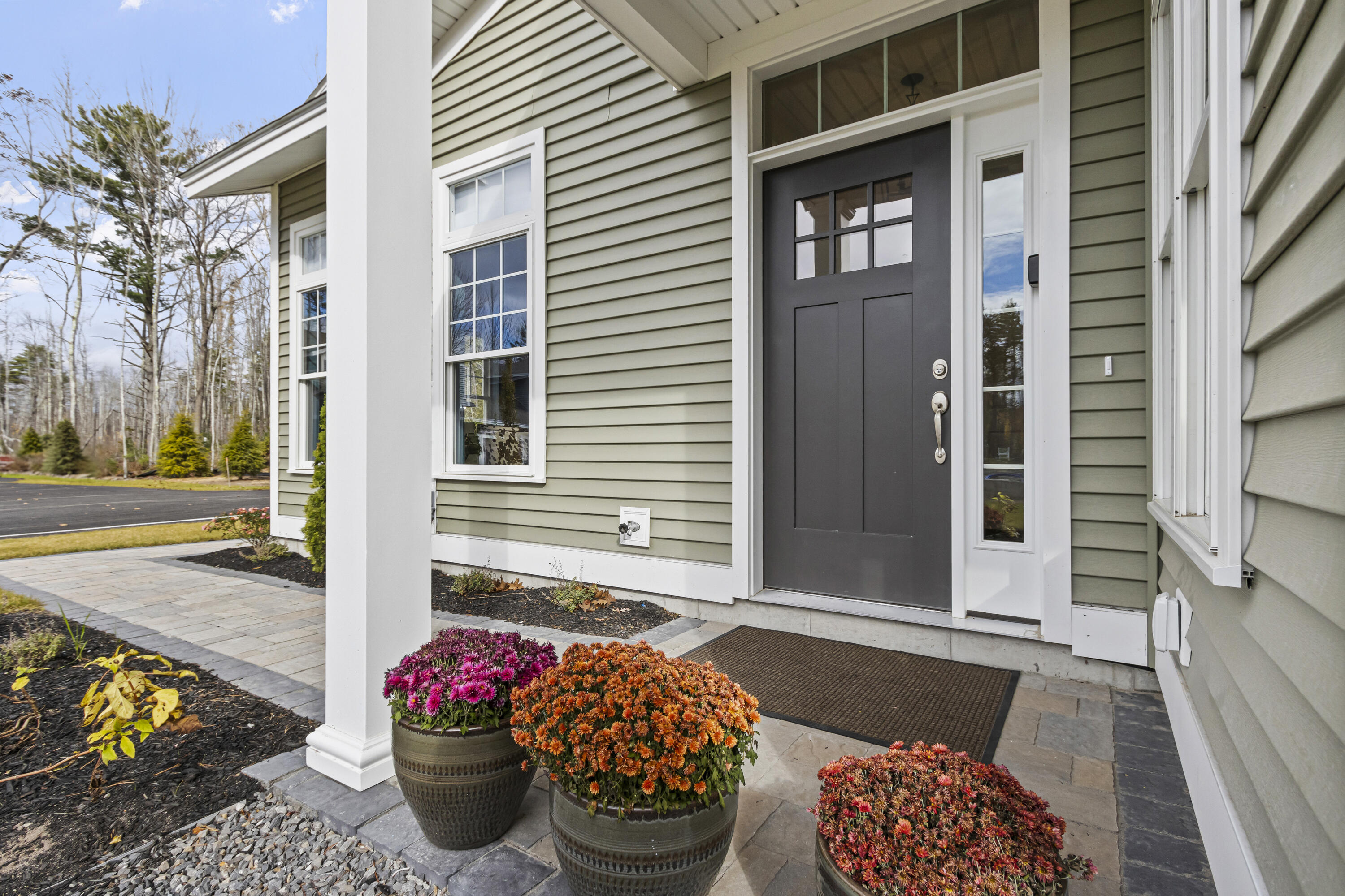 South Portland, Maine, 04106, United States, 2 Bedrooms Bedrooms, ,3 BathroomsBathrooms,Residential,For Sale,1992807