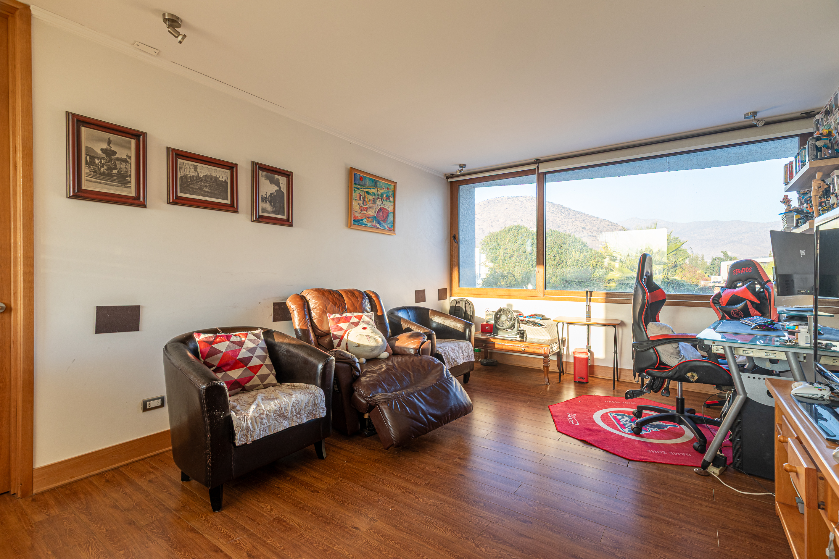  4-Bedroom Home in a Well-Established Gated Community - 物件實景