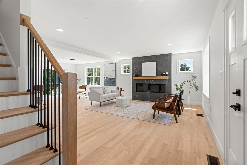 Haverhill, Massachusetts, 01832, United States, 3 Bedrooms Bedrooms, ,4 BathroomsBathrooms,Residential,For Sale,1827330