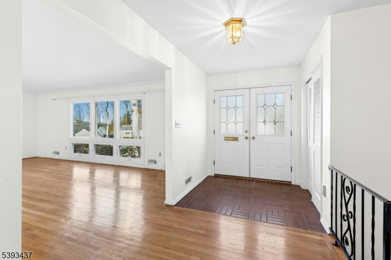 Berkeley Heights Twp., New Jersey, 07922, United States, 4 Bedrooms Bedrooms, ,2 BathroomsBathrooms,Residential,For Sale,2003400