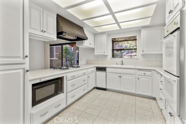 Lake Arrowhead, California, 92391, United States, 3 Bedrooms Bedrooms, ,4 BathroomsBathrooms,Residential,For Sale,1981303