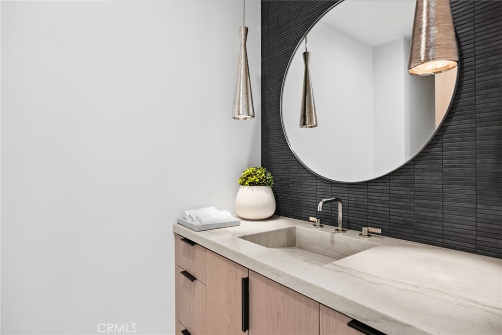 Corona del Mar, California, 92625, United States, 4 Bedrooms Bedrooms, ,5 BathroomsBathrooms,Residential,For Sale,1903577
