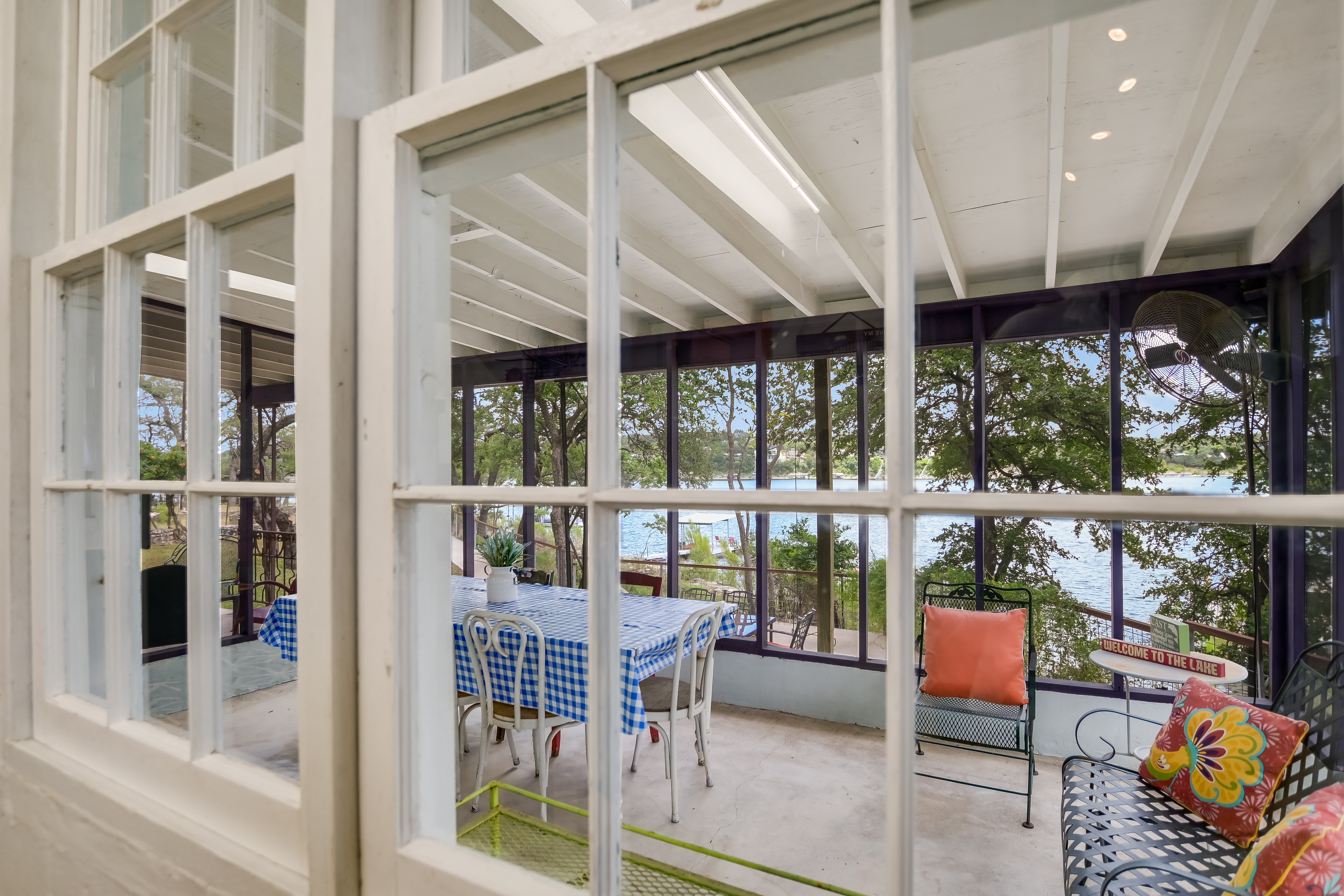 JUST LISTED - Charming lakefront retreat on Lake Travis - 物件實景