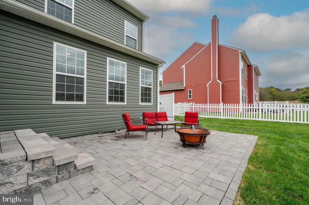 Charles Town, West Virginia, 25414, United States, 4 Bedrooms Bedrooms, ,5 BathroomsBathrooms,Residential,For Sale,1965453