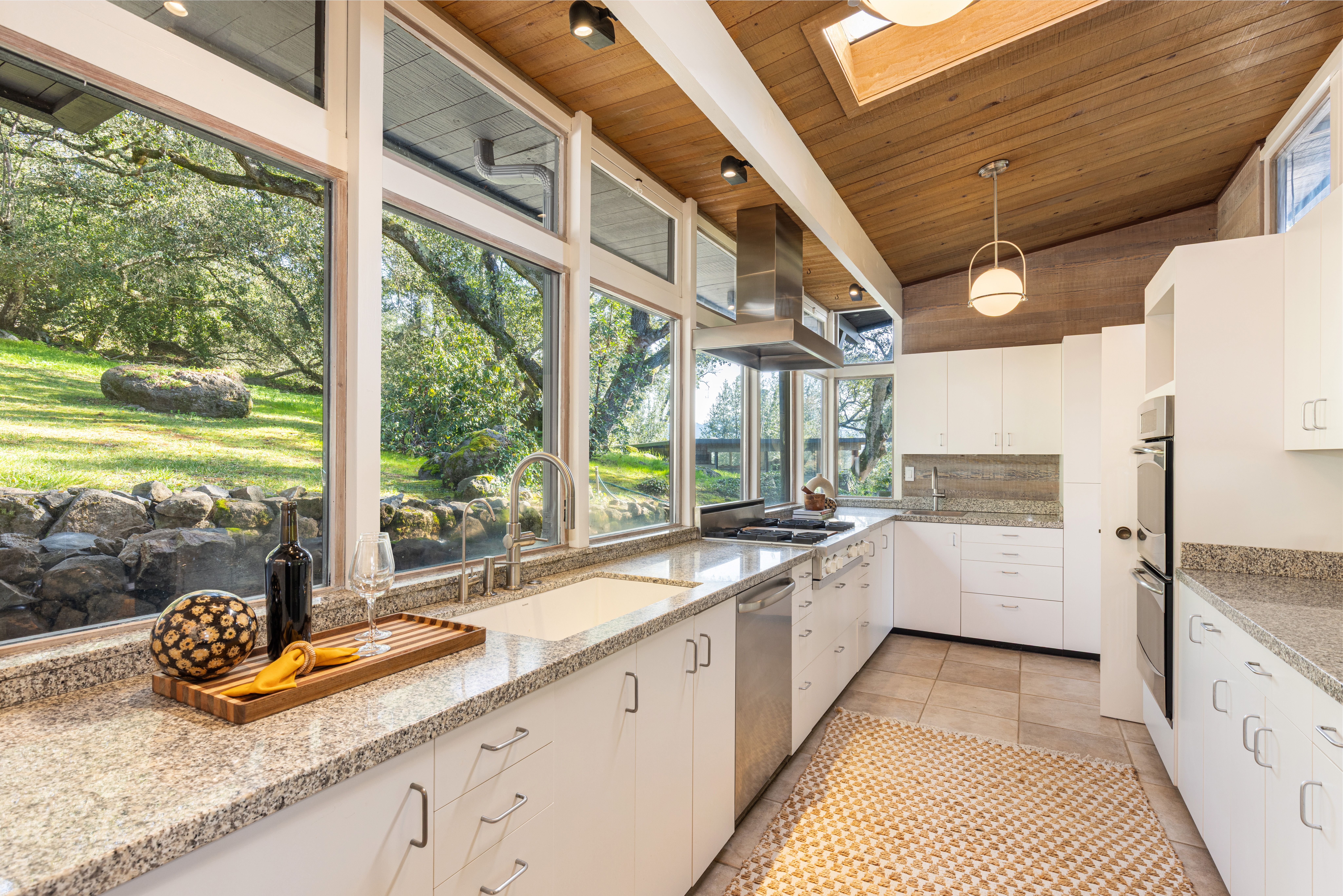  Mid-Century Contemporary Gem on 33 Acres - 物件實景