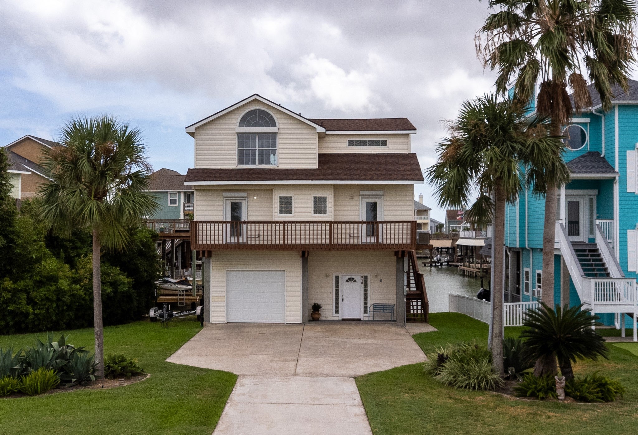 Tiki Dr, Galveston, TX 77554