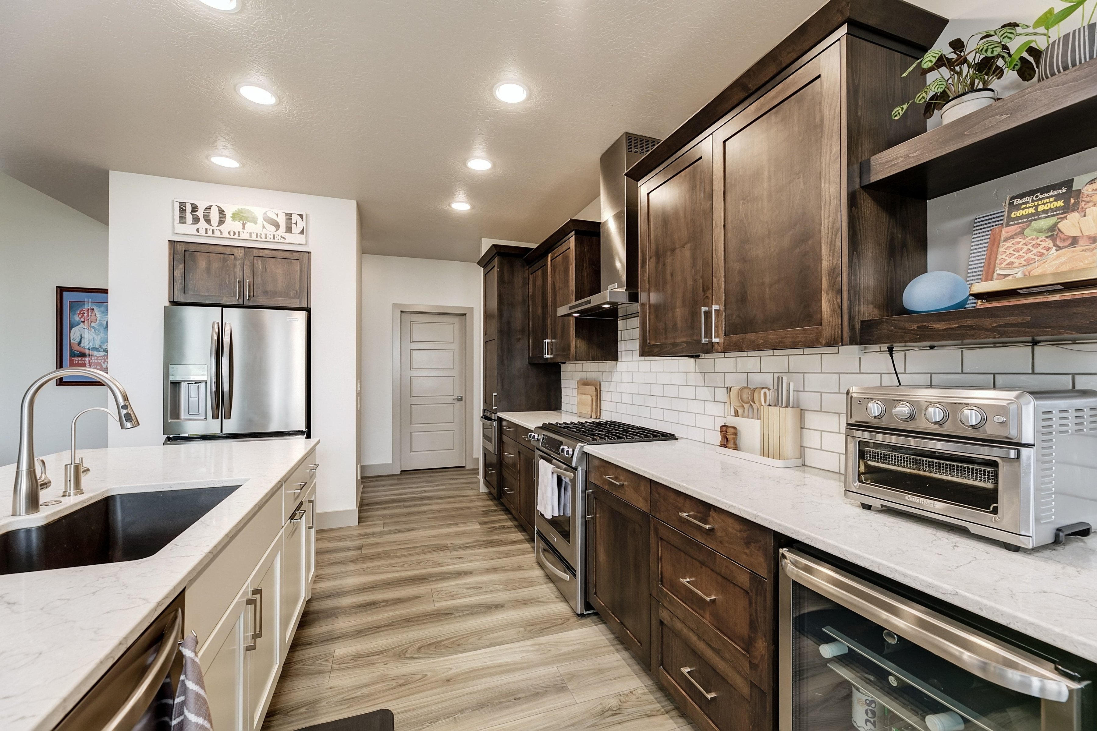  Beautiful Single Level - Former Builder Model Home - 物件實景